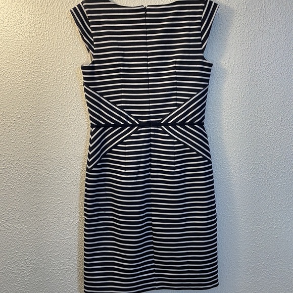AnnTaylor Navy White size4 - Picture 2 of 4